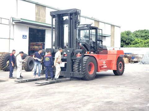 Lắp đặt hệ thông khung nâng xe dầu 20 tấn HangCha Lắp đặt hệ thông khung nâng xe dầu 20 tấn HangCha