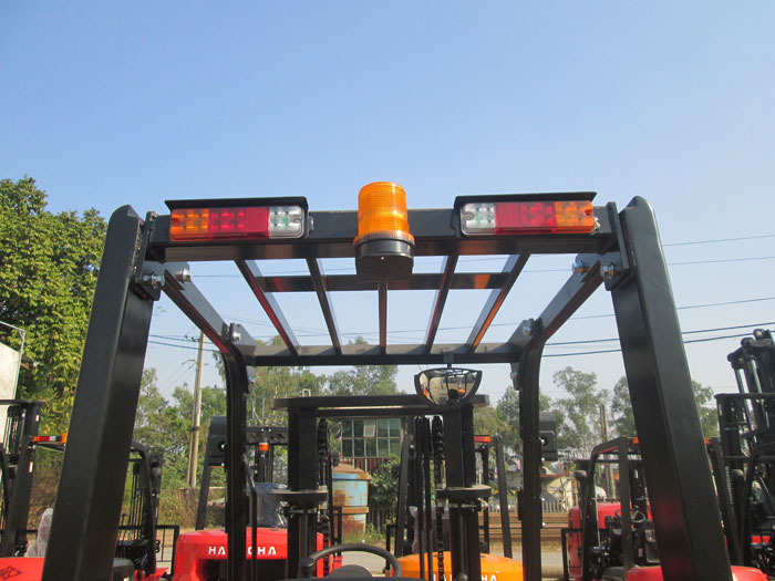 Hệ thống đèn sau xe nâng 2,5 tấn Hệ thống đèn sau xe nâng 2,5 tấn