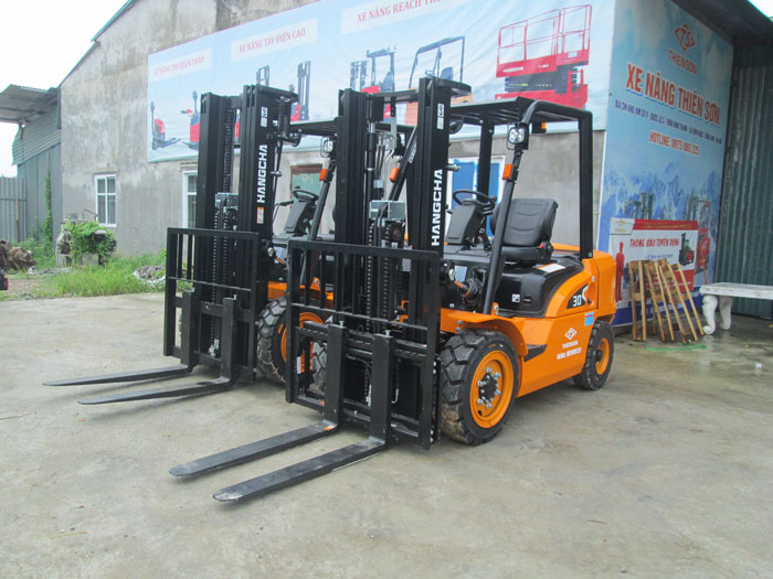 Xe nâng sử dụng động cơ ISUZU của Nhật Xe nâng sử dụng động cơ ISUZU của Nhật
