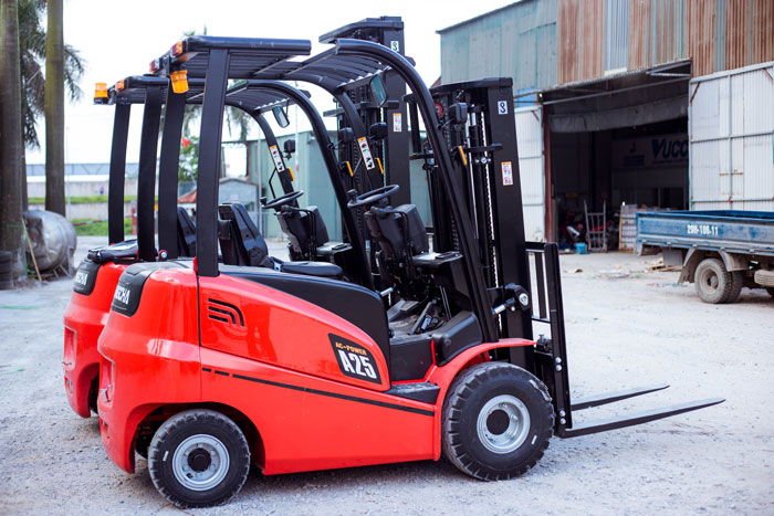 Nơi bán xe nâng điện 2.5 tấn giá rẻ Nơi bán xe nâng điện 2.5 tấn giá rẻ