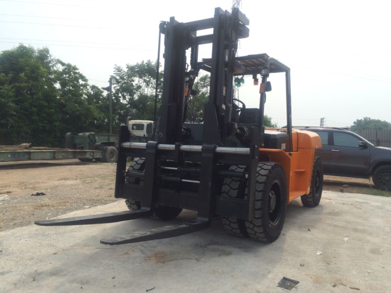 Xe nâng dầu 2,5 tấn
