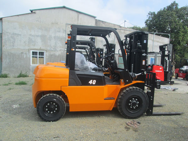 Xe nâng dầu 4 tấn bản X được nhập khẩu từ HangCha Xe nâng dầu 4 tấn bản X được nhập khẩu từ HangCha