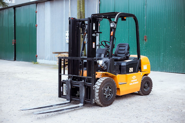 Kinh nghiệm điều khiển xe nâng dầu 2,5 tấn trong sương mù