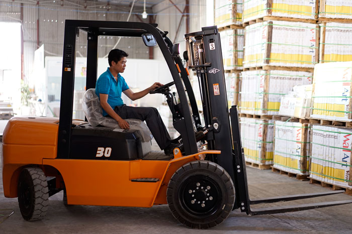 Kiểm tra tài chính khi mua xe nâng dầu