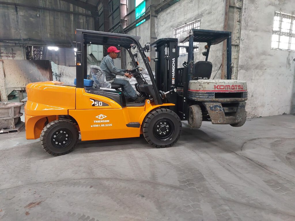Xe nâng dần trở thành thiết bị không thể thiếu của ngành công nghiệp